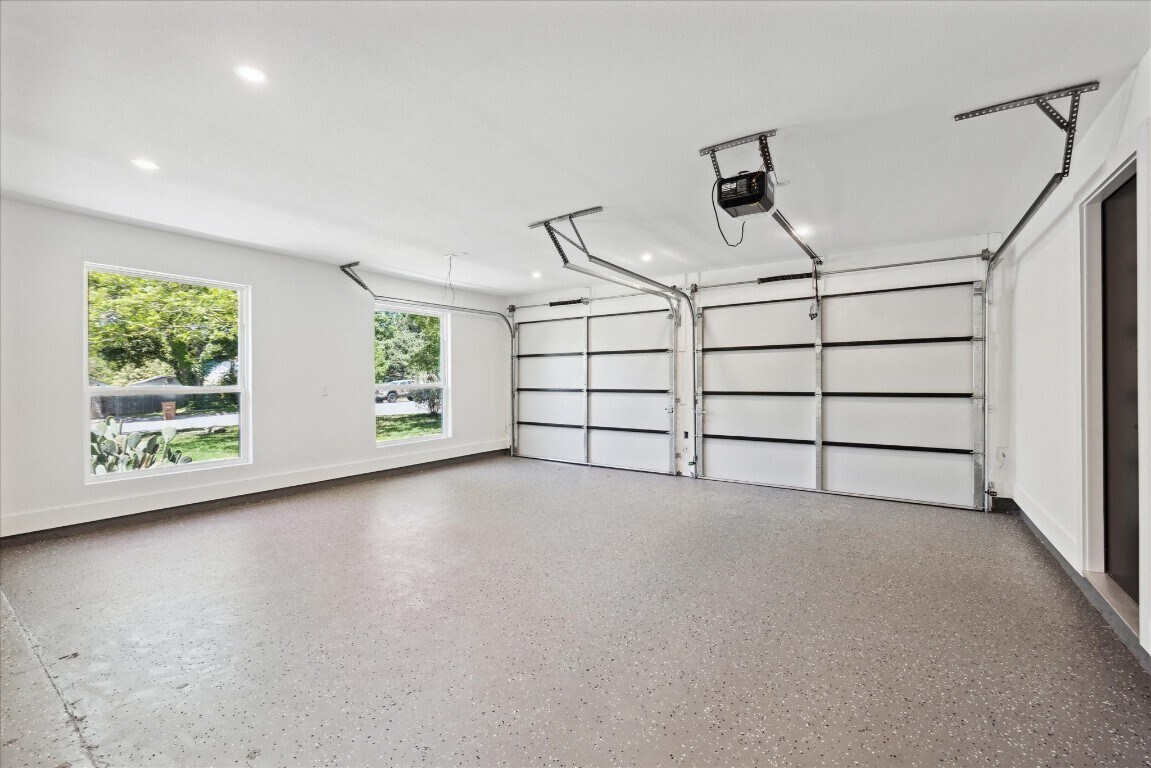 Building Photo - 7130 Scenic Brook Dr
