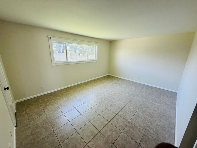 Building Photo - 10536 Perch Ave