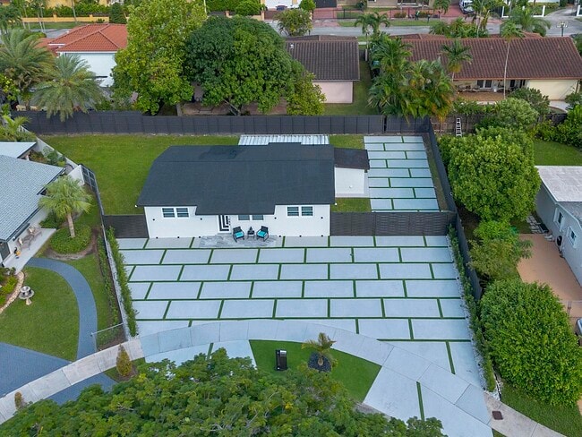 Building Photo - 2835 SW 103rd Ct