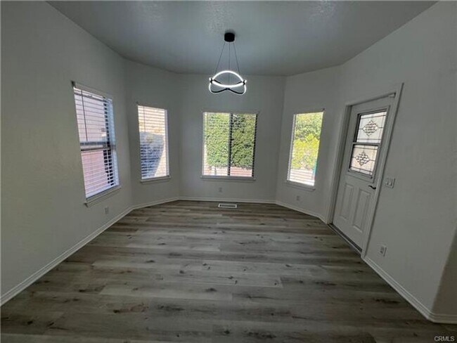 Building Photo - Welcome to this beautifully remodeled home