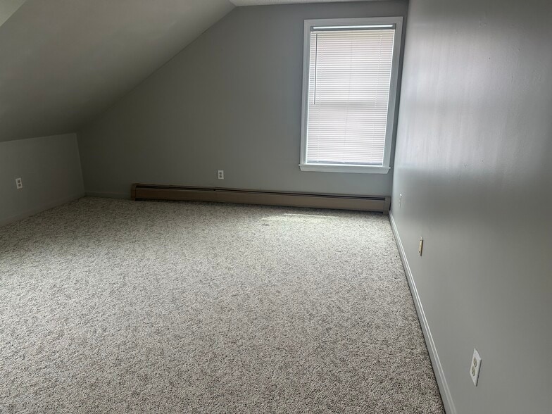 Building Photo - 8 Cornerbrook Cir