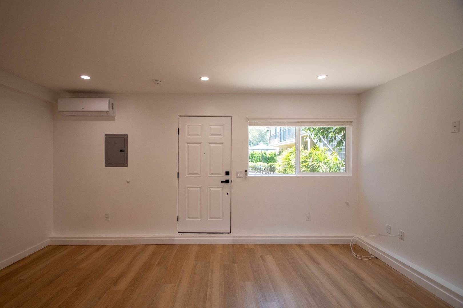 Building Photo - 4565 Hazeltine Ave