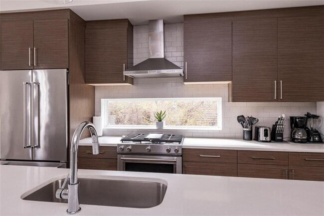 Building Photo - 37 Reynolds Square Ln