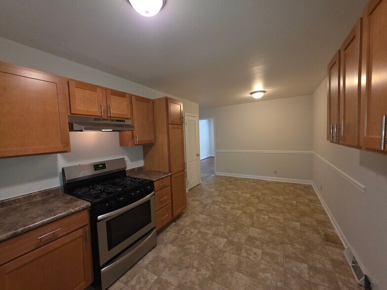 Building Photo - 3721 Driftwood Dr