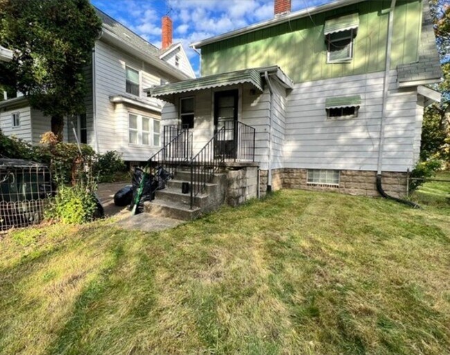 Building Photo - 420 Grace Ave