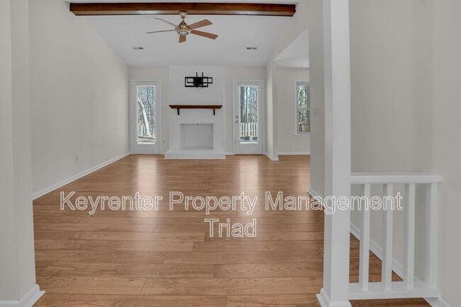 Building Photo - 5110 N Oaks Dr