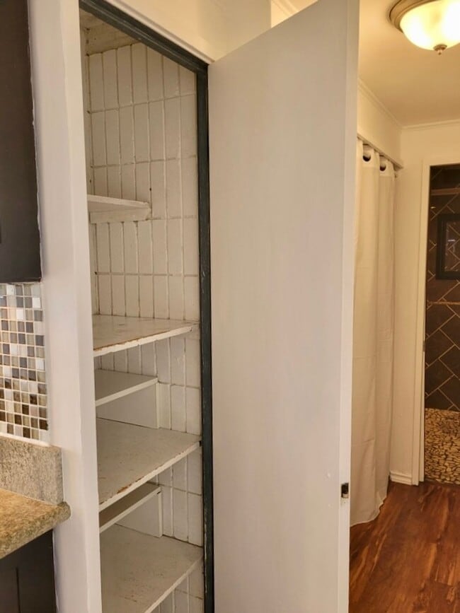 Building Photo - AVAILABLE for Rent : 3 Bedroom, 2 Bathroom...