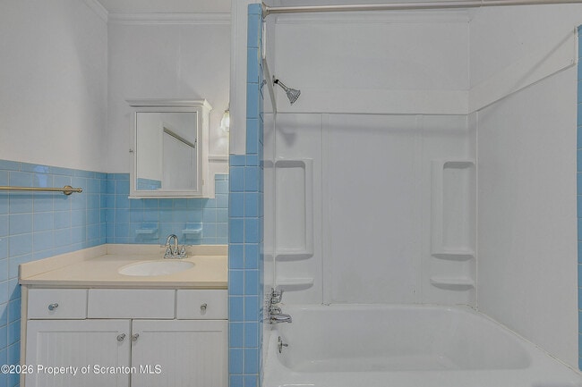 Building Photo - 331 Cherry St