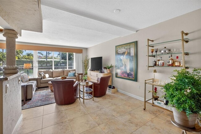 Building Photo - 180 Isle of Venice Dr