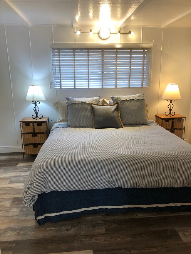 furnished comparable lower unit - 25414 Malibu Rd
