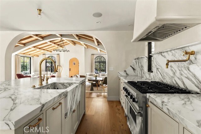 Building Photo - 738 San Lorenzo St