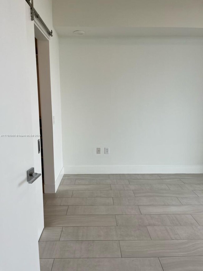 Building Photo - 2000 Metropica Wy