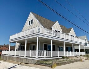 Building Photo - 93 V St