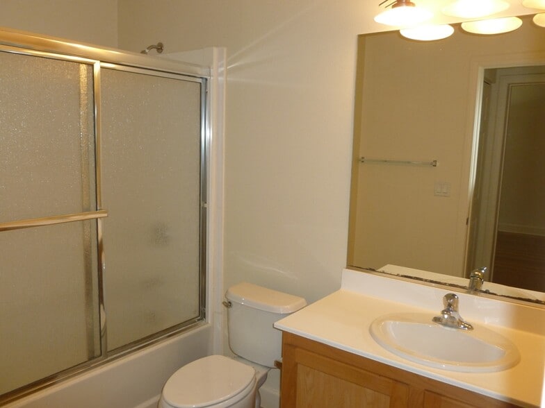 Building Photo - 59 E Agate Ave