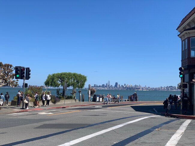 Your Cross Street! The main downtown street of Sausalito (Bridgeway & Princess st.) - 31 Princess Ln