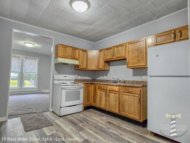 Building Photo - 19 E Water St