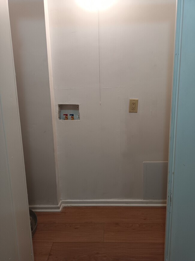 Building Photo - 554 8th St