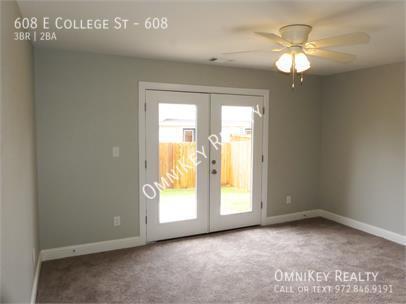 Building Photo - 608 E College St