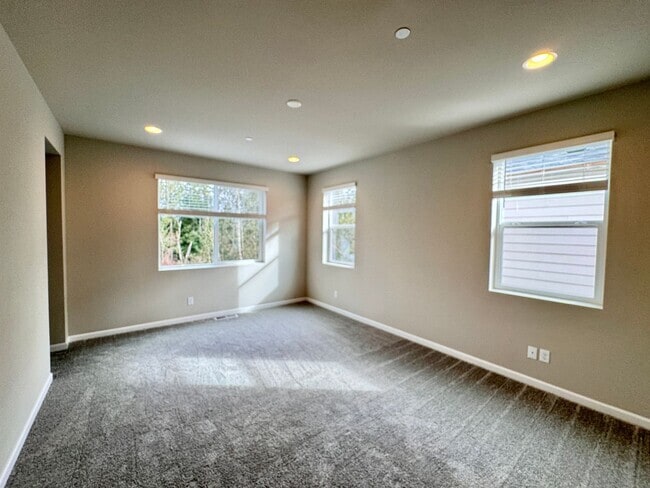 Building Photo - 7467 87th Dr NE