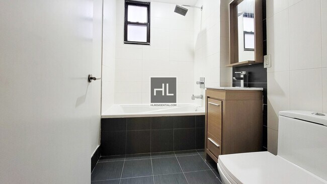 Building Photo - No-Fee two bedroom in Bed-Stuy