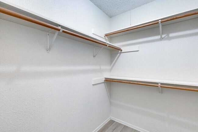 Building Photo - Upstairs Two Bedroom Unit in Fourplex with Balcony