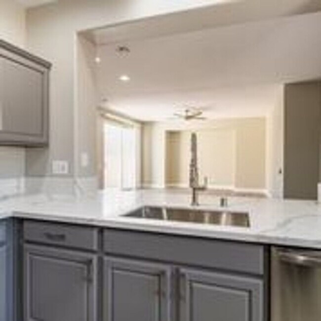 Building Photo - Welcome Home! Beautiful One Story Home in Aliante