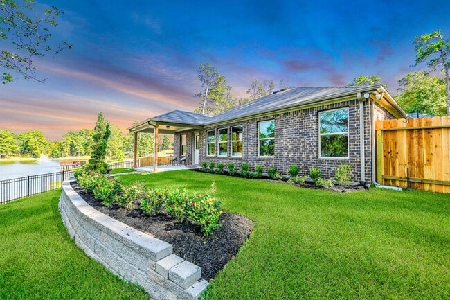 Building Photo - 106 Elm