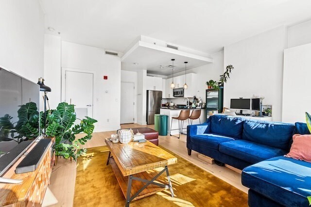 Building Photo - 70 Lincoln St