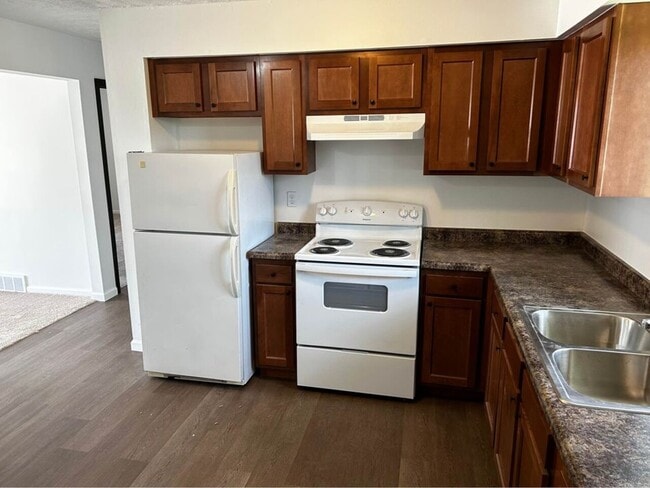 Building Photo - Green Acres - 4963-4967
