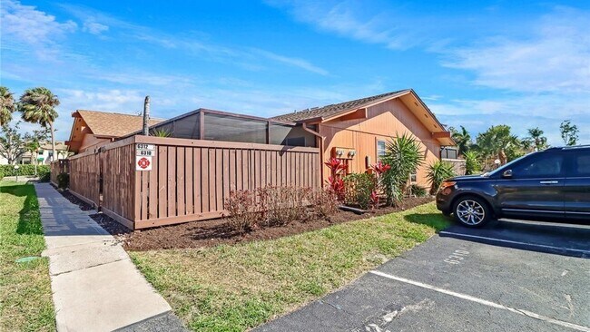 Building Photo - 6310 Royal Woods Dr
