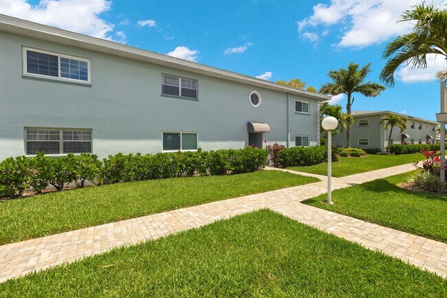 Building Photo - Palms at Waters Edge 3344-M6