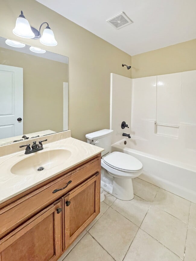 Building Photo - Gorgeous Home Available Immediately in City of Gainesville!