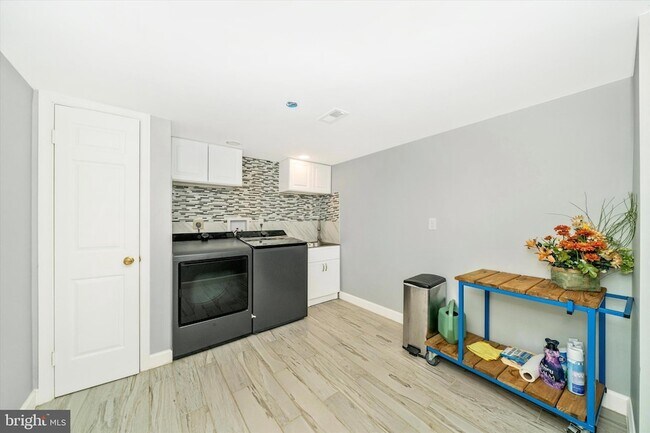 Building Photo - 12929 Esworthy Rd