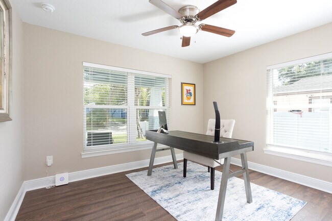 Building Photo - 1313 E Cayuga St