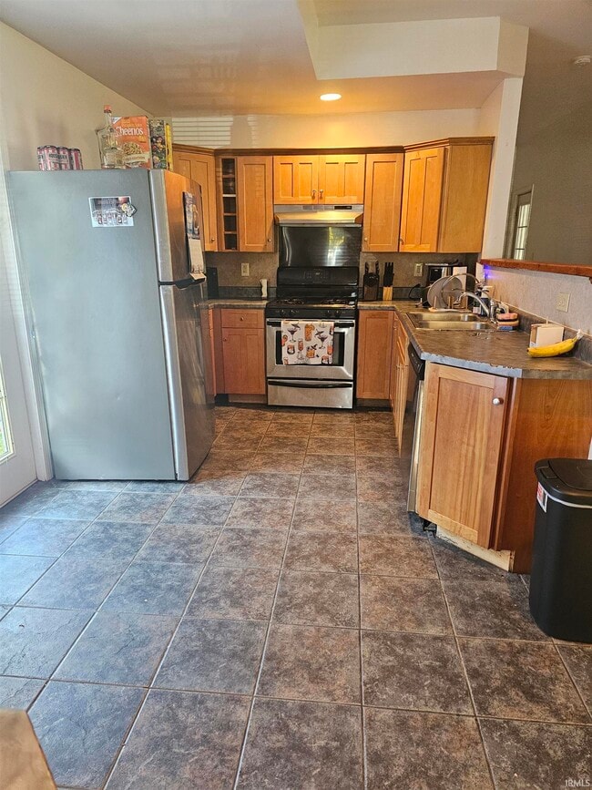 Building Photo - 405 E 15th St