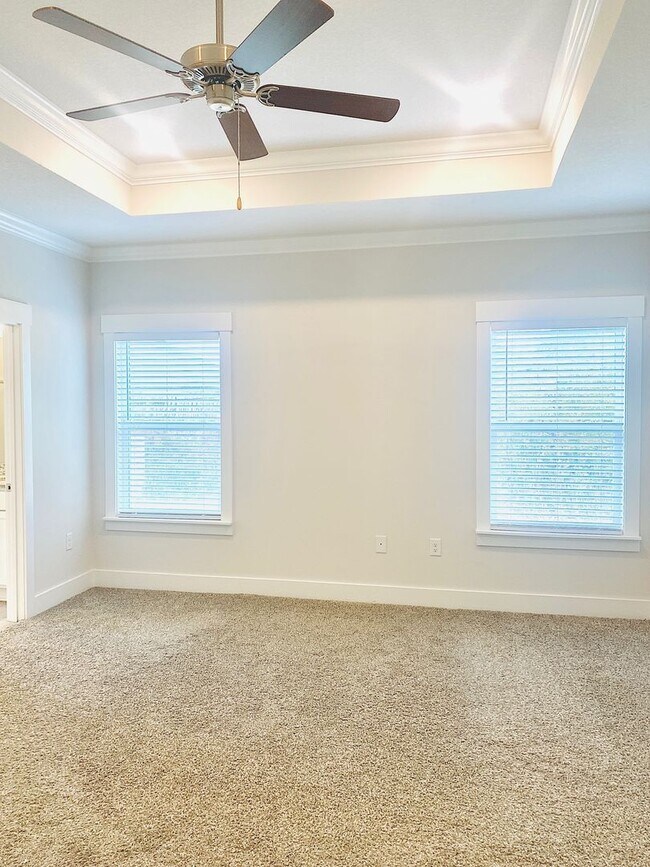 Building Photo - Stunning 4-Bed, 3-Bath Beauty, 2,117 sq. ft. of Pure Comfort and Style!