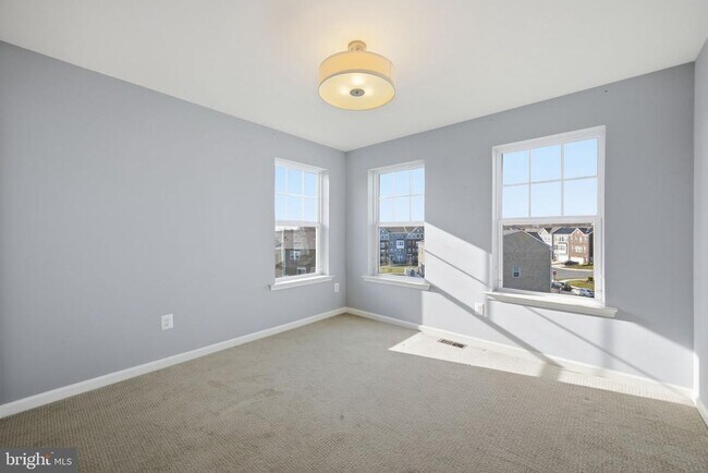 Building Photo - 9701 Tealbriar Dr