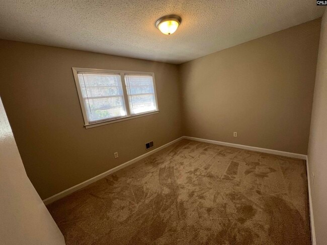 Building Photo - 1136 W Fairhill Dr