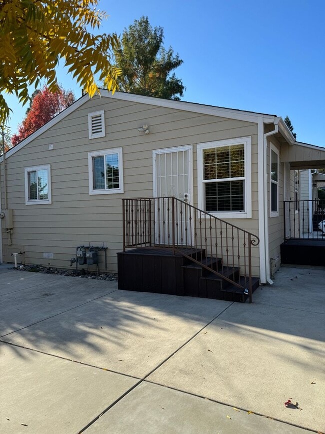 Building Photo - 173 Saranap Ave