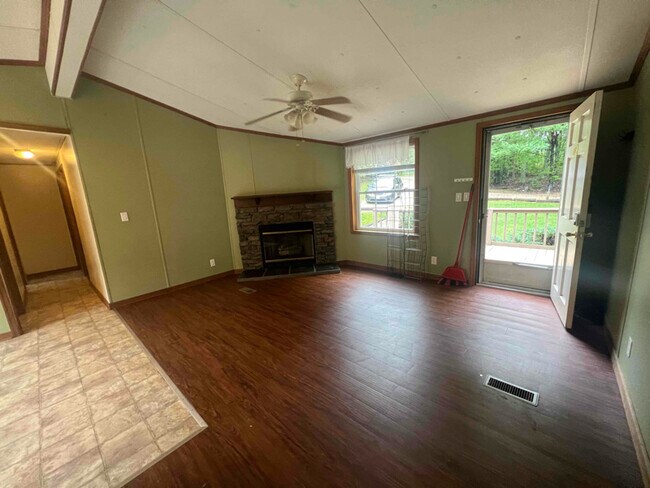 Building Photo - 347 Colemans Mill Rd