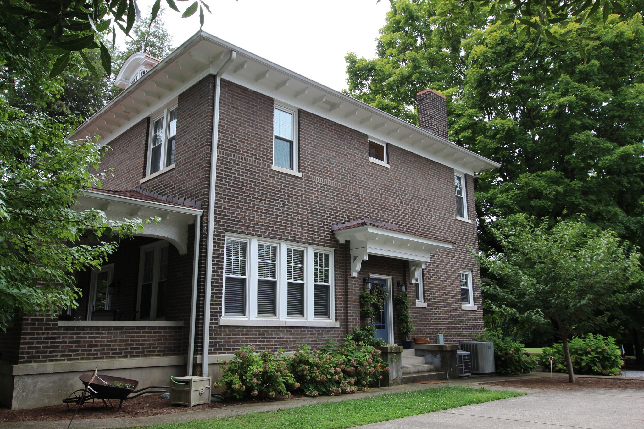 Building Photo - 112 S Maney Ave