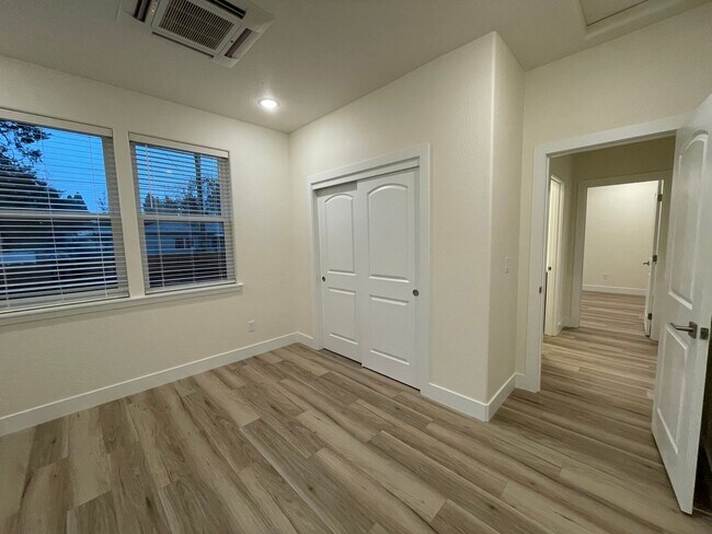 Building Photo - 410 4th St