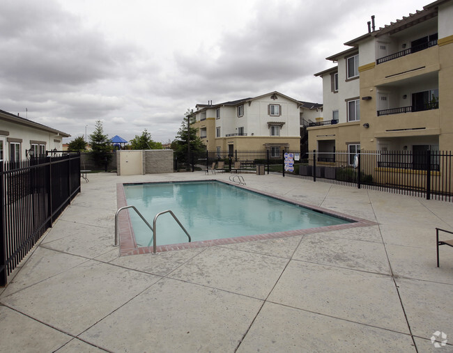 Building Photo - Stoneridge at Elk Grove