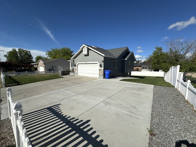 Building Photo - Lehi 625 House