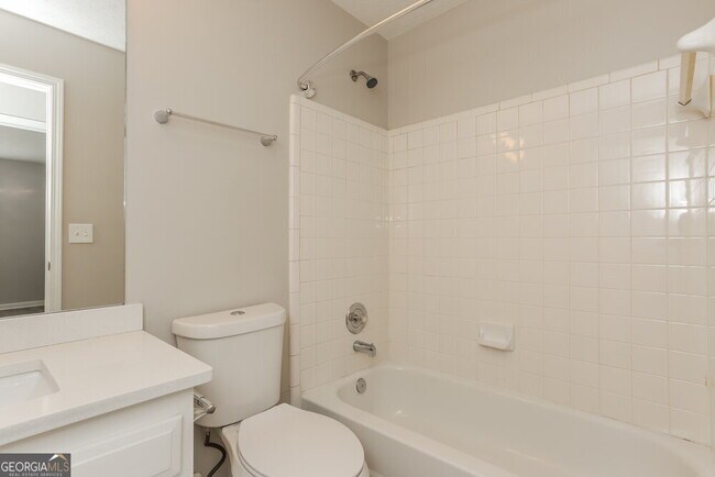 Building Photo - 2057 Wedgewood Dr