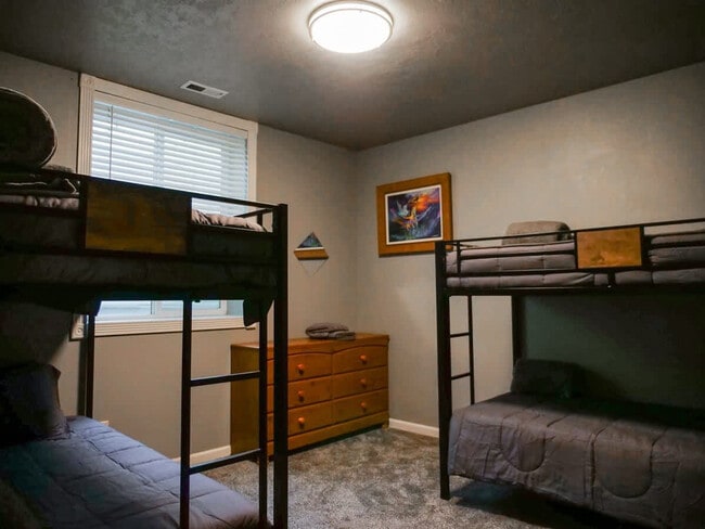 Building Photo - 151 Cub St W