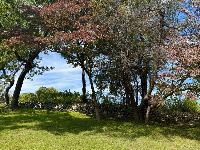 Building Photo - 28 Philipse Brook Rd