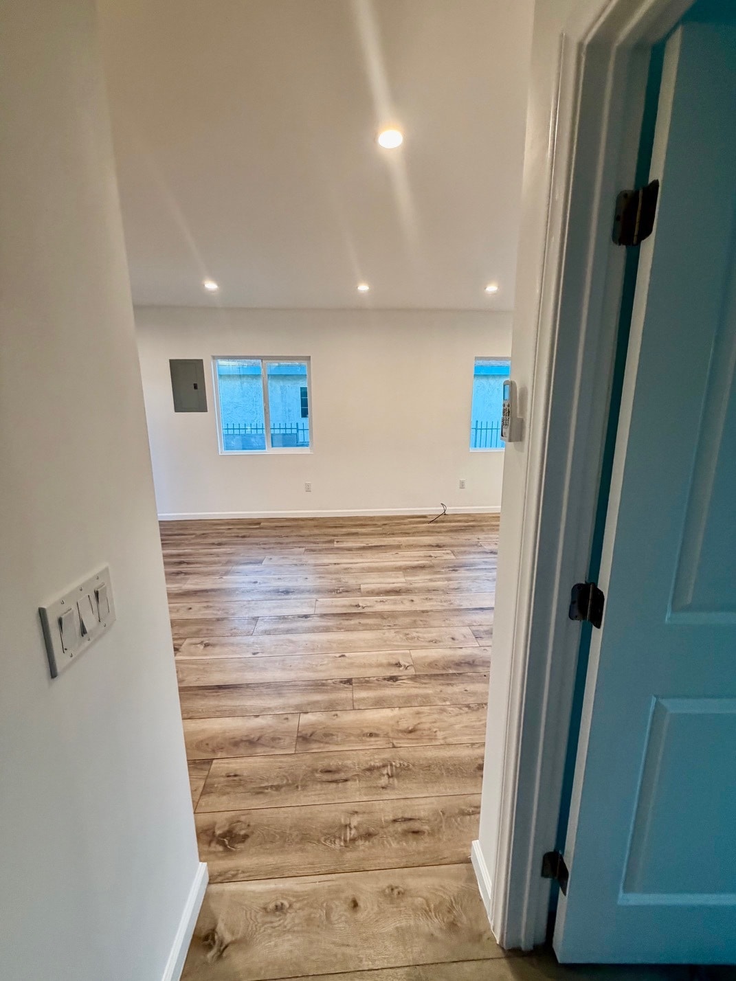 Building Photo - 1144 E Wilson Ave