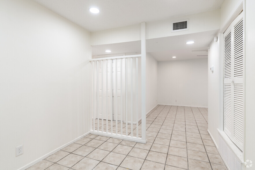2BR, 1BA - 902SF - Dining Room - The Veranda Apartment Homes