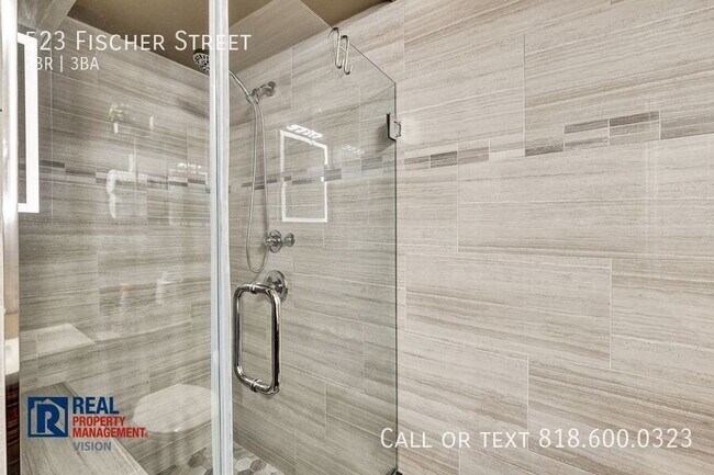 Building Photo - 523 Fischer St